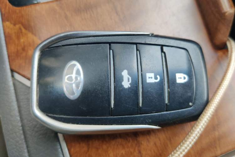 Used Toyota Camry 2011 200G Luxury Anniversary Edition Vehicle Key