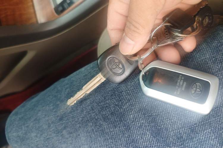 Used Toyota Camry 2011 200G Luxury Anniversary Edition Vehicle Key