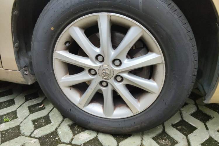 Used Toyota Camry 2011 200G Luxury Anniversary Edition Right Front Wheel Hub