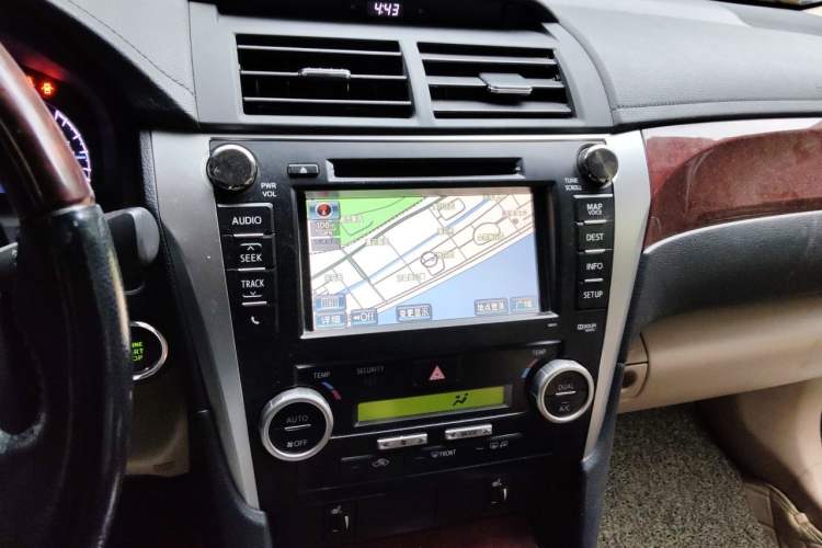 Used Toyota Camry 2012 2.5G Luxury Navigation Edition Audio And AC Panel