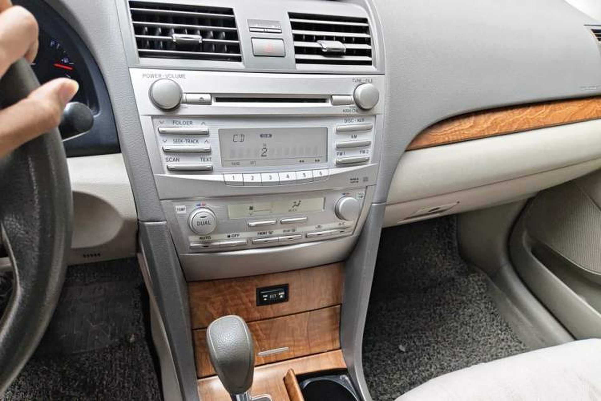 Used Toyota Camry 2012 200E Classic Elite Edition Audio And AC Panel