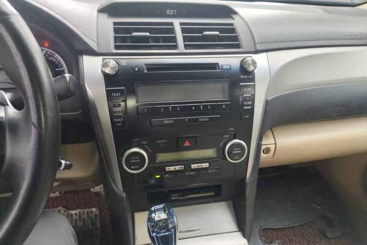 Used Toyota Camry 2012 Junrui 2.0S Radiant Edition Audio And AC Panel