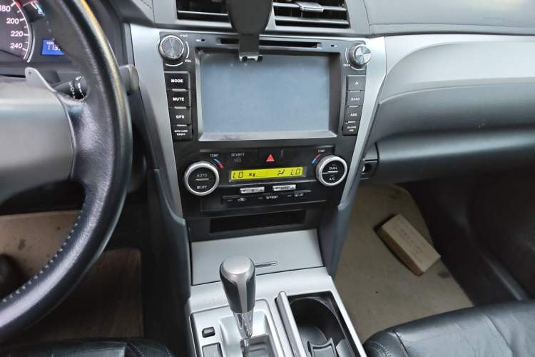 Used Toyota Camry 2012 Junrui 2.0S Radiant Edition Audio And AC Panel