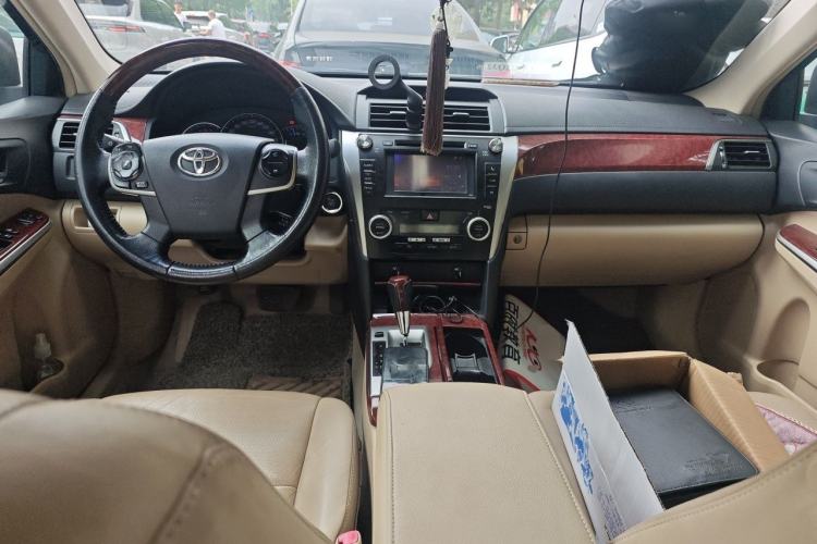 Used Toyota Camry 2012 2.5G Luxury Edition Center Console