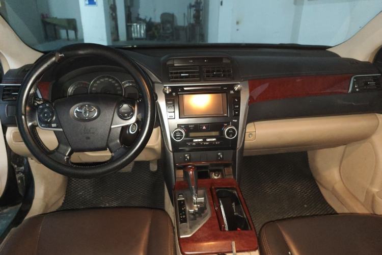 Used Toyota Camry 2012 2.0G Luxury Edition Center Console