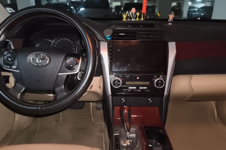 Used Toyota Camry 2012 2.0G Luxury Navigation Edition Center Console