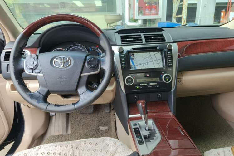 Used Toyota Camry 2012 2.5G Luxury Navigation Edition Center Console