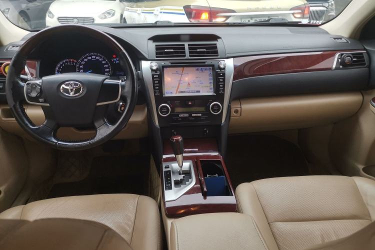 Used Toyota Camry 2012 2.0G Luxury Edition Center Console