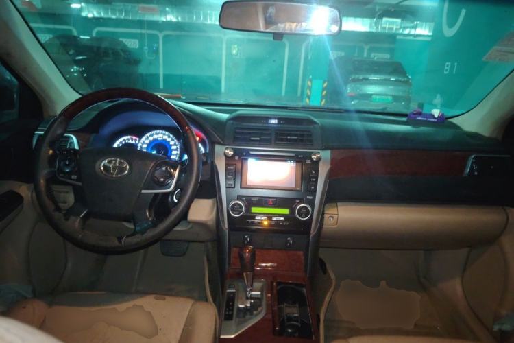 Used Toyota Camry 2012 2.0G Luxury Edition Center Console