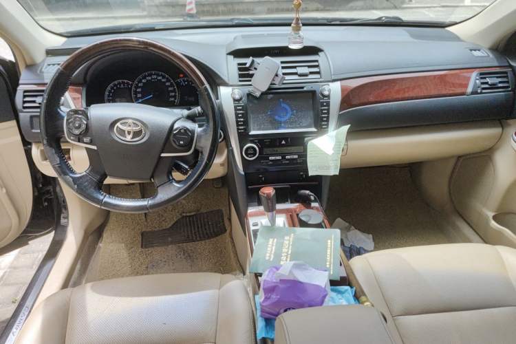 Used Toyota Camry 2012 2.5G Luxury Navigation Edition Center Console