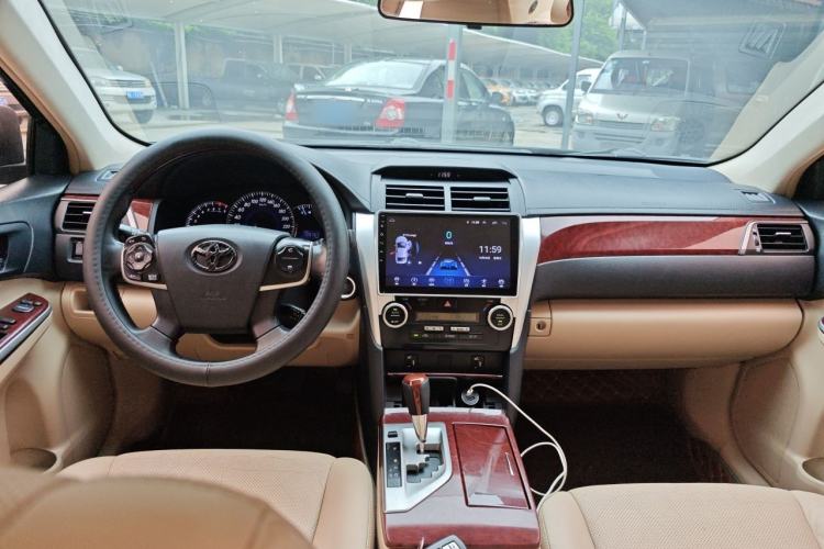 Used Toyota Camry 2012 2.5G Luxury Navigation Edition Center Console