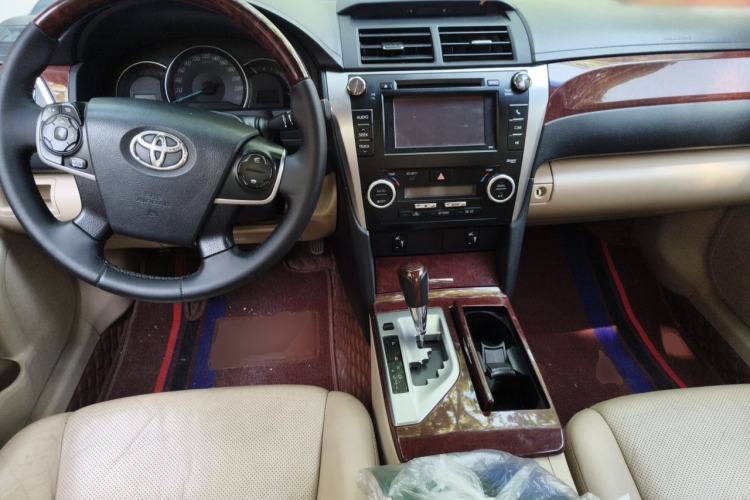 Used Toyota Camry 2012 2.0G Luxury Edition Center Console