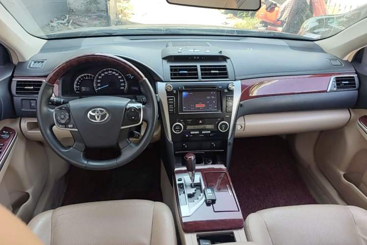Used Toyota Camry 2012 2.5G Luxury Edition Center Console