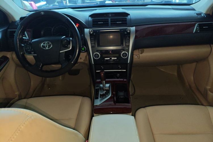 Used Toyota Camry 2012 2.5G Luxury Edition Center Console