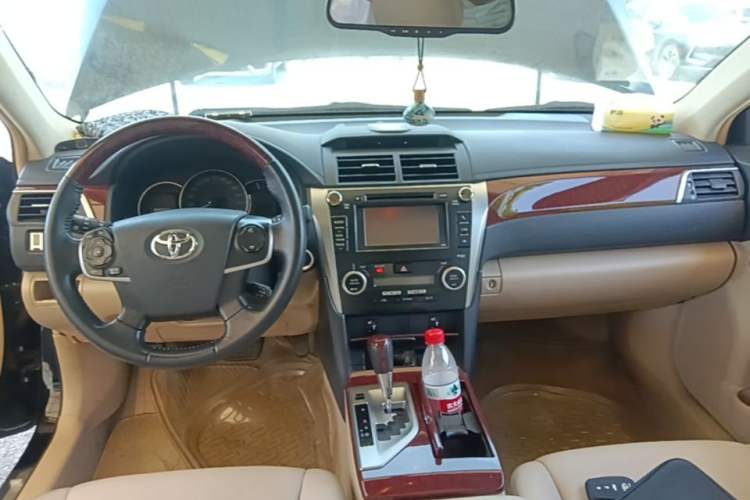 Used Toyota Camry 2012 2.5G Luxury Edition Center Console