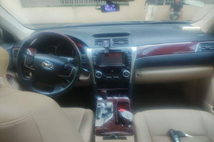 Used Toyota Camry 2012 2.5G Luxury Edition Center Console