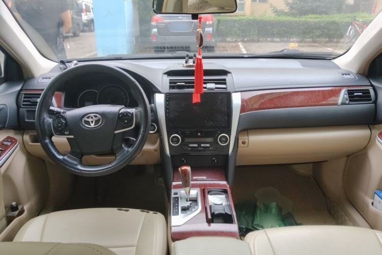 Used Toyota Camry 2012 2.5G Luxury Edition Center Console