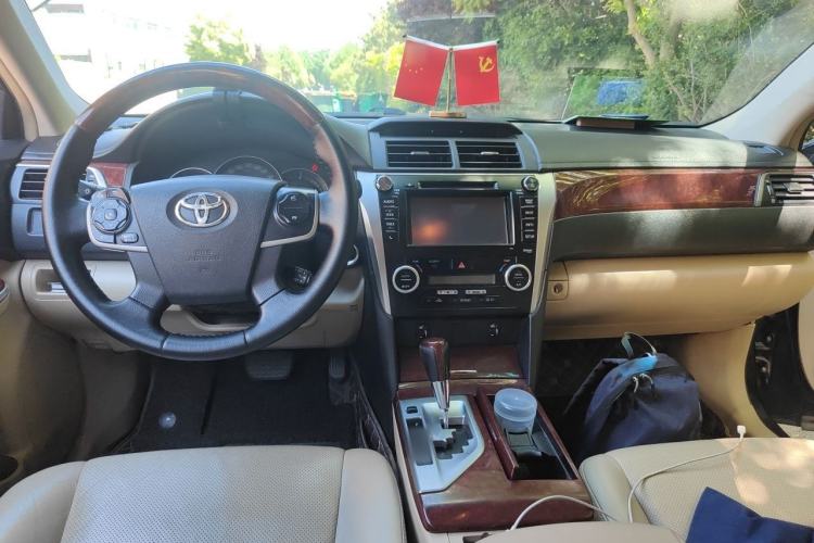 Used Toyota Camry 2012 2.5G Luxury Navigation Edition Center Console
