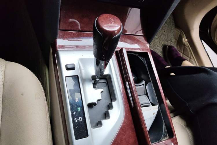 Used Toyota Camry 2012 2.5G Luxury Navigation Edition Gear Lever