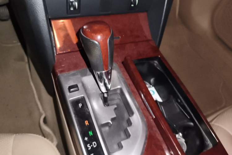 Used Toyota Camry 2012 2.0G Luxury Navigation Edition Gear Lever