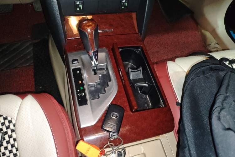 Used Toyota Camry 2012 2.5G Luxury Edition Gear Lever