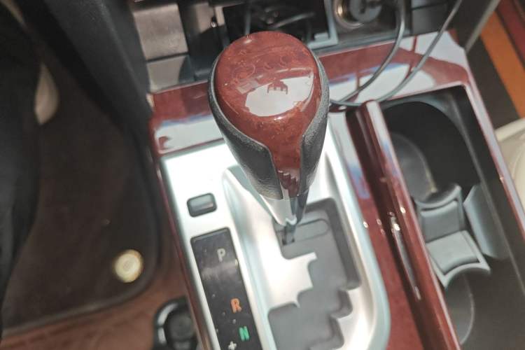 Used Toyota Camry 2012 2.5G Luxury Navigation Edition Gear Lever