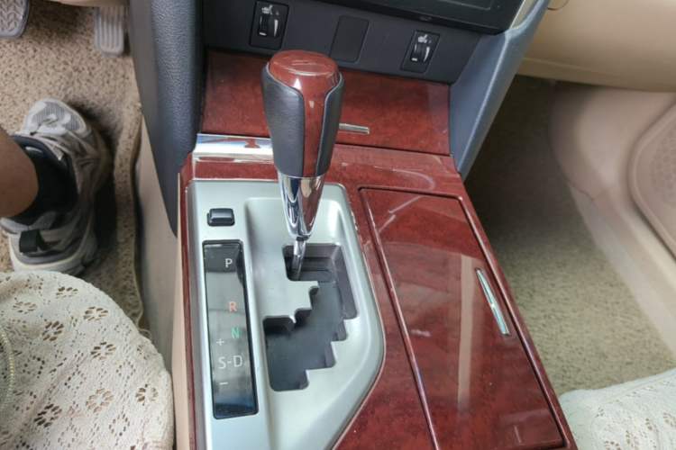 Used Toyota Camry 2012 2.5G Luxury Navigation Edition Gear Lever