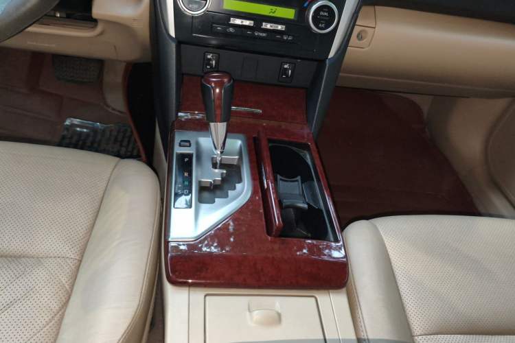 Used Toyota Camry 2012 2.5G Luxury Edition Gear Lever