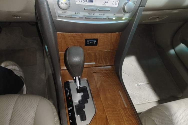 Used Toyota Camry 2012 200E Classic Elite Edition Gear Lever