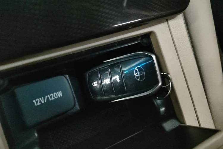 Used Toyota Camry 2012 Luxurious Edition 2.5HG Zunrui Interior 1