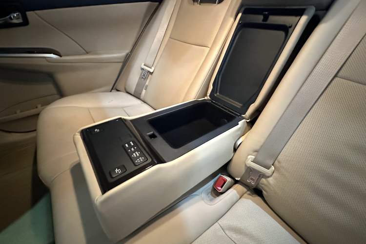 Used Toyota Camry 2012 Luxurious Edition 2.5HG Zunrui Interior 12