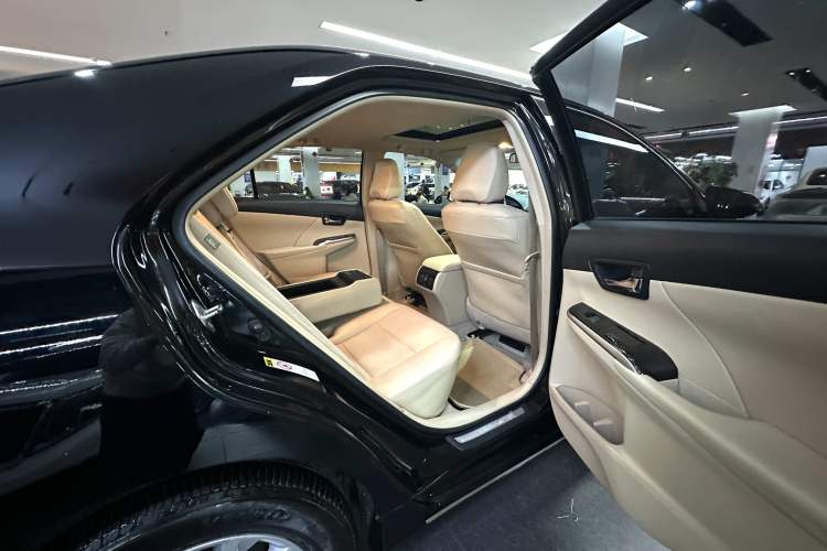 Used Toyota Camry 2012 Luxurious Edition 2.5HG Zunrui Interior 13