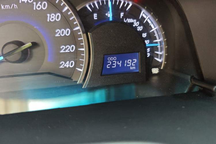 Used Toyota Camry 2012 2.5G Luxury Edition Odometer Close Up