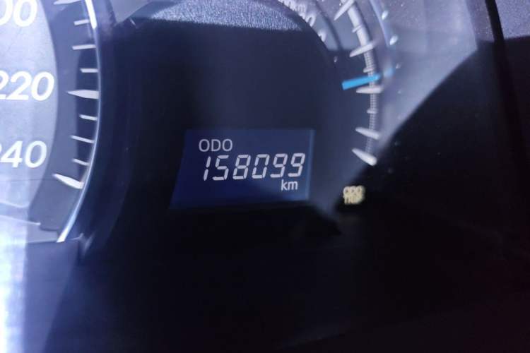 Used Toyota Camry 2012 2.0G Luxury Edition Odometer Close Up