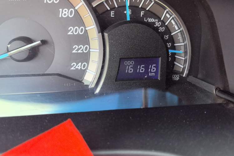 Used Toyota Camry 2012 Junrui 2.0S Radiant Edition Odometer Close Up