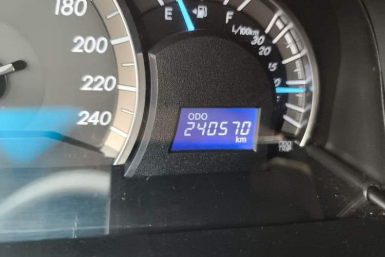 Used Toyota Camry 2012 Junrui 2.0S Radiant Edition Odometer Close Up