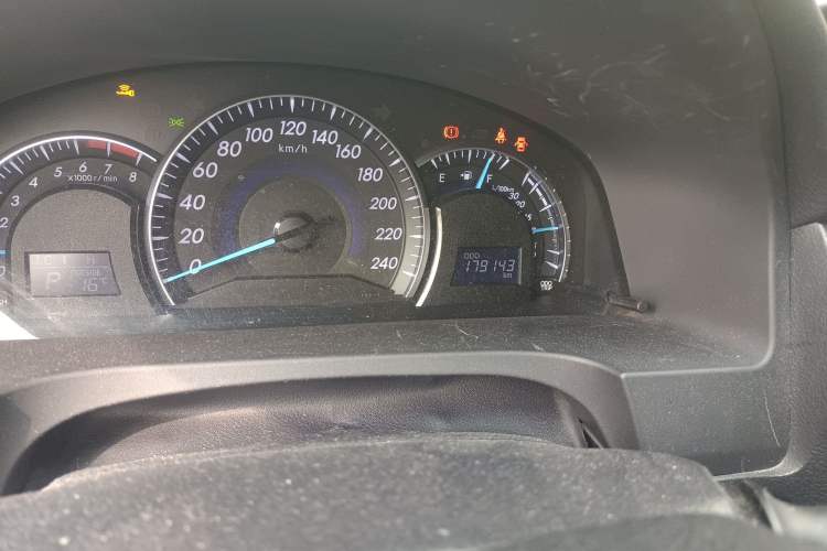 Used Toyota Camry 2012 2.5G Luxury Edition Odometer Close Up