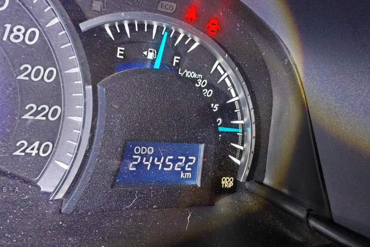 Used Toyota Camry 2012 2.5G Luxury Navigation Edition Odometer Close Up