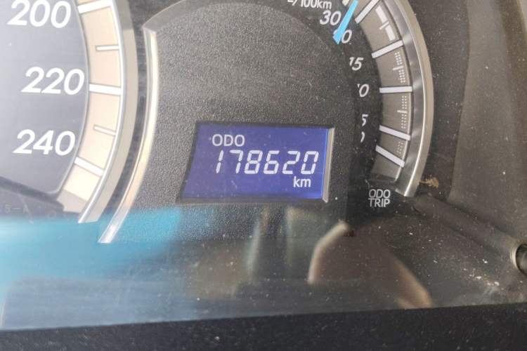 Used Toyota Camry 2012 Junrui 2.0S Radiant Edition Odometer Close Up