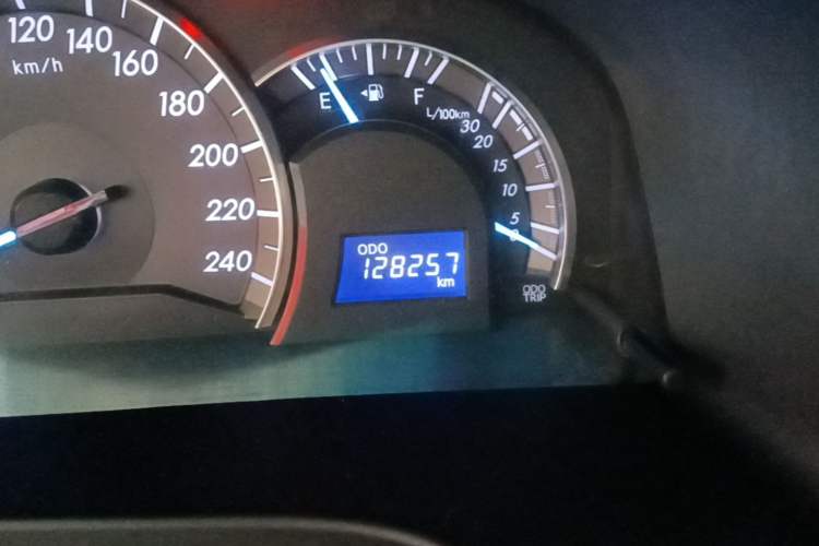 Used Toyota Camry 2012 Junrui 2.0S Radiant Edition Odometer Close Up