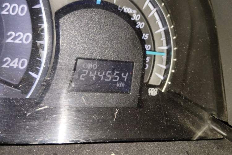 Used Toyota Camry 2012 2.5G Luxury Navigation Edition Odometer Close Up