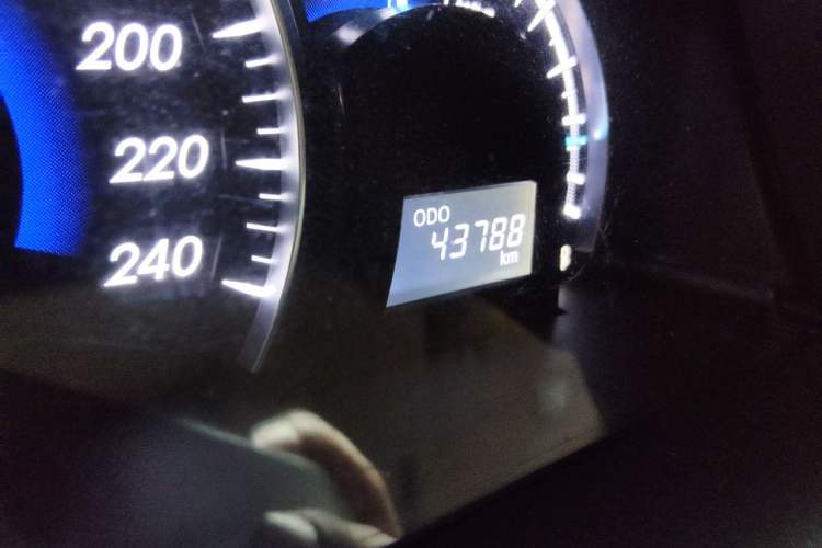 Used Toyota Camry 2012 2.5G Luxury Navigation Edition Odometer Close Up