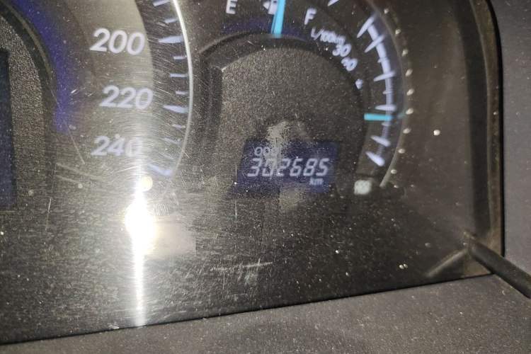 Used Toyota Camry 2012 2.5G Luxury Edition Odometer Close Up