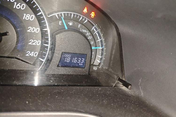 Used Toyota Camry 2012 2.5G Luxury Edition Odometer Close Up