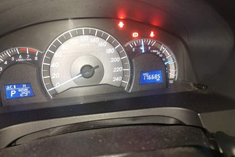 Used Toyota Camry 2012 Junrui 2.0S Radiant Edition Odometer Close Up