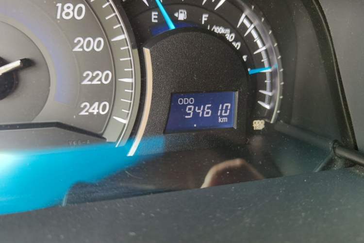 Used Toyota Camry 2012 2.5G Luxury Navigation Edition Odometer Close Up