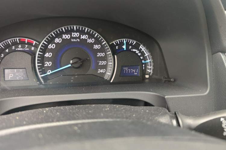 Used Toyota Camry 2012 2.5G Luxury Edition Odometer Close Up