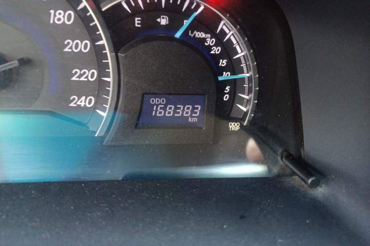 Used Toyota Camry 2012 2.5G Luxury Edition Odometer Close Up