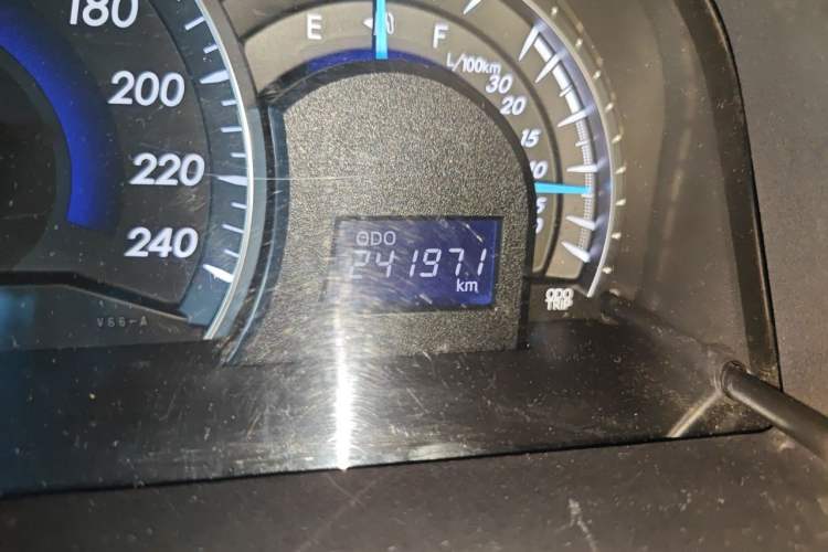 Used Toyota Camry 2012 2.0G Luxury Edition Odometer Close Up