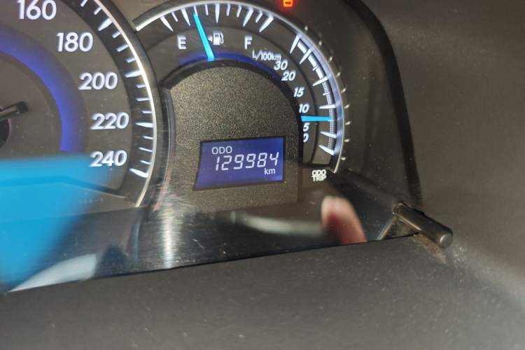 Used Toyota Camry 2012 2.5G Luxury Edition Odometer Close Up